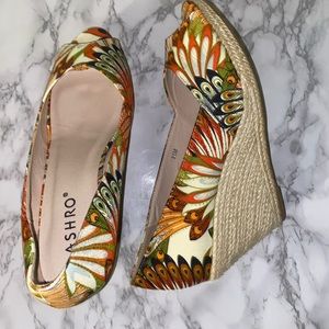 Ashro size 11 multicolor shoes